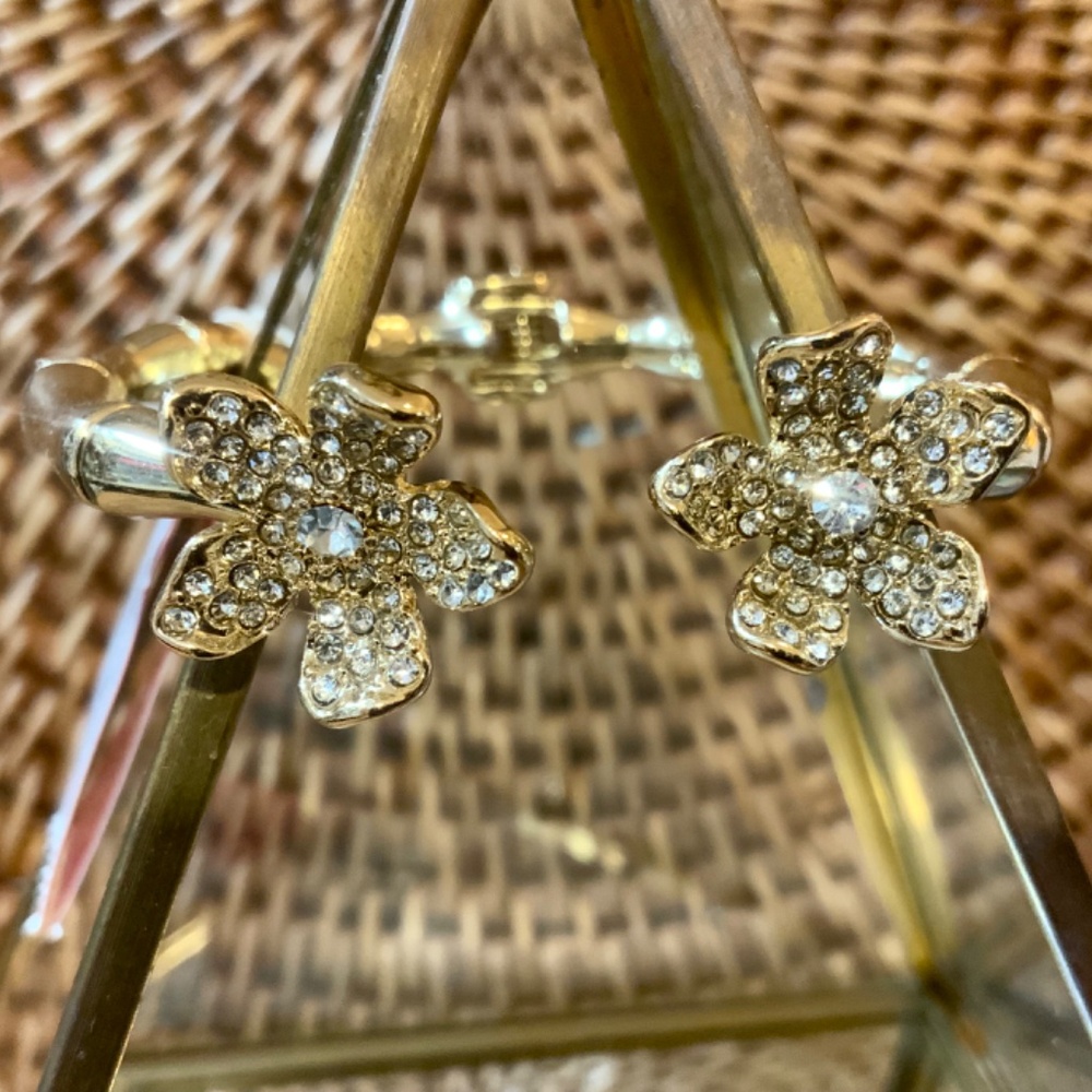 Lilly Pulitzer Bracelet “Beach Club Blooms” GOLD CRYSTAL FLOWER⭐️NWT Hinge Cuff - Picture 11 of 16